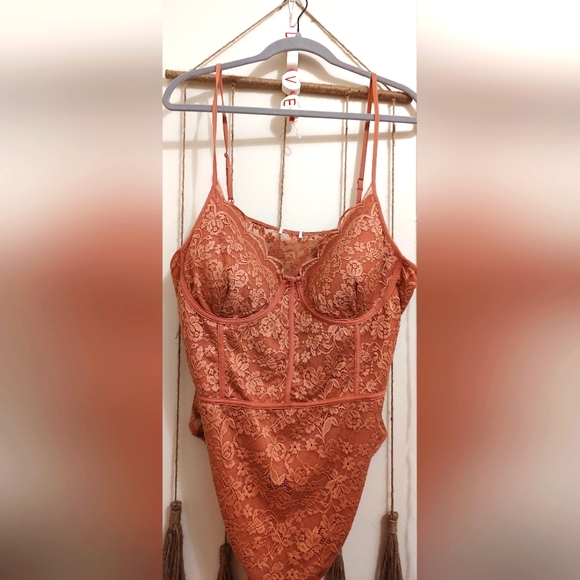 Beautiful bodysuits - Picture 3 of 9